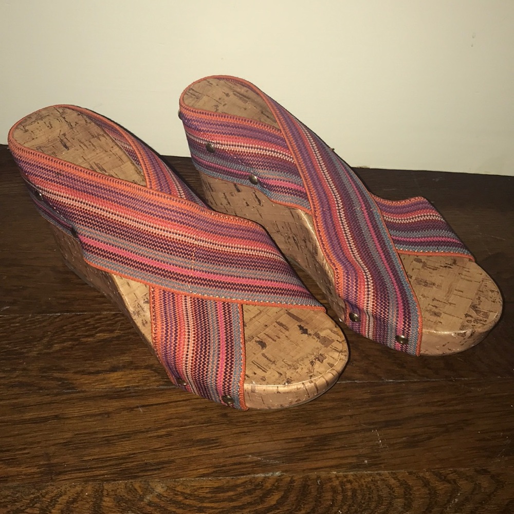 Montego Bay Stripe heel. Size 7. Multicolor stripe